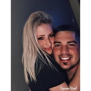 Meet your Posher, Caitlin